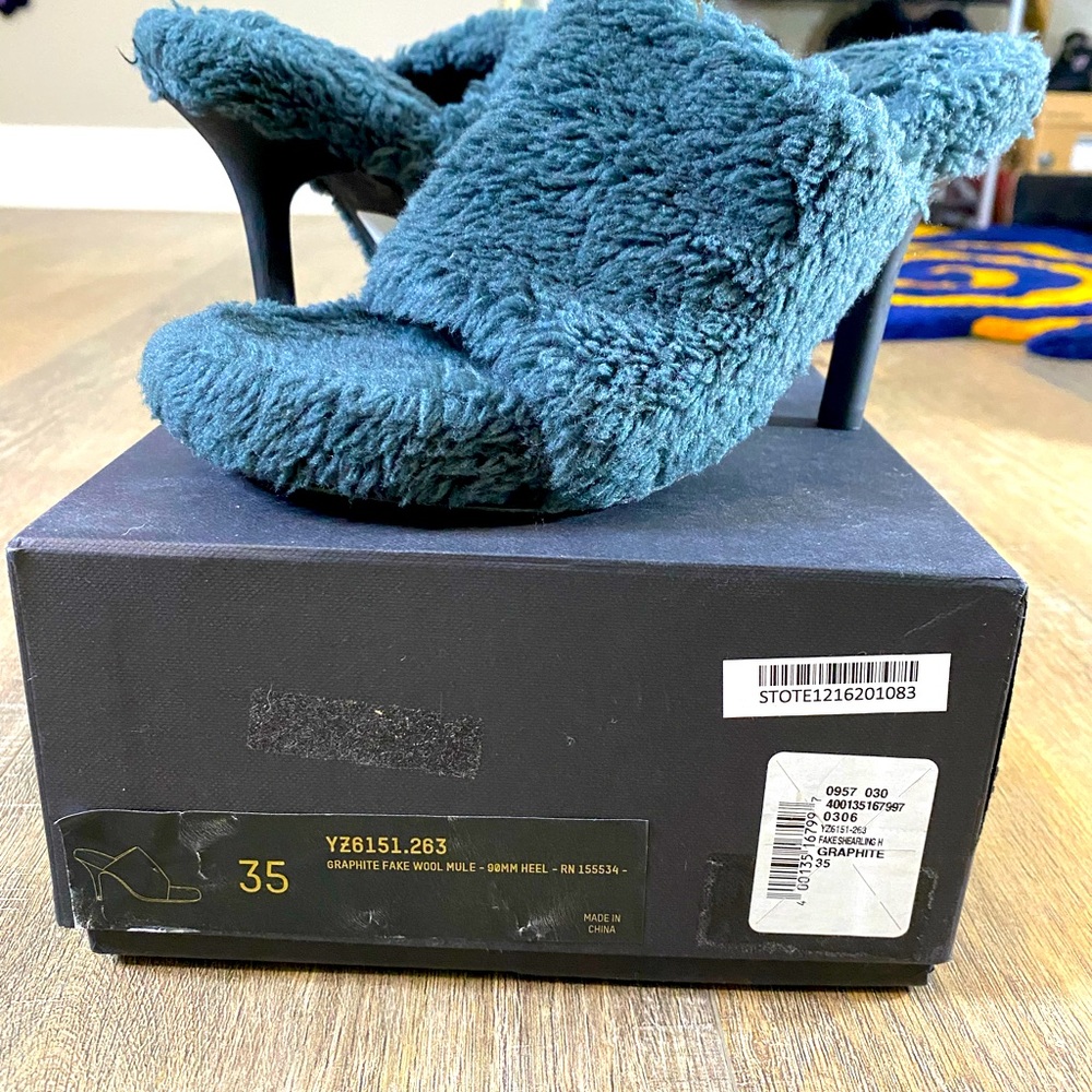 Yeezy season 7 heels size 35(5 in woman’s) FAUX WOOL graphite